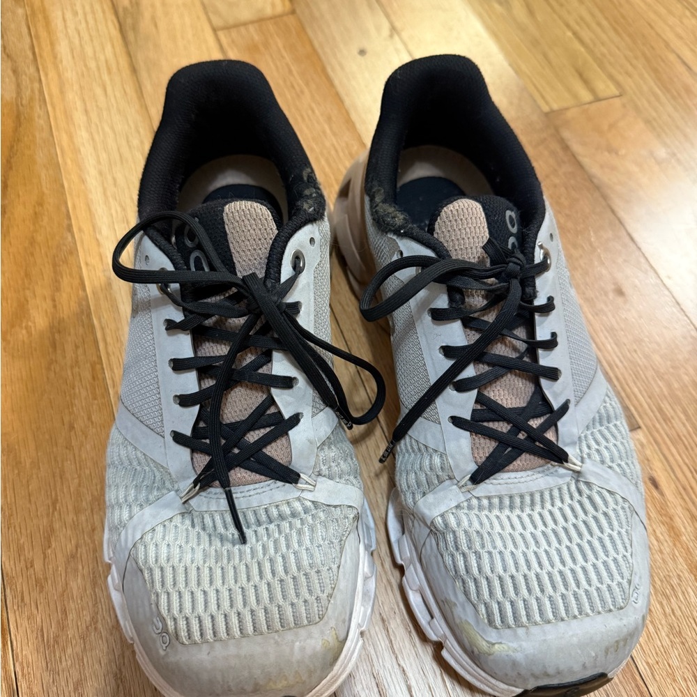 On Cloud Women’s Gray Athletic Shoes